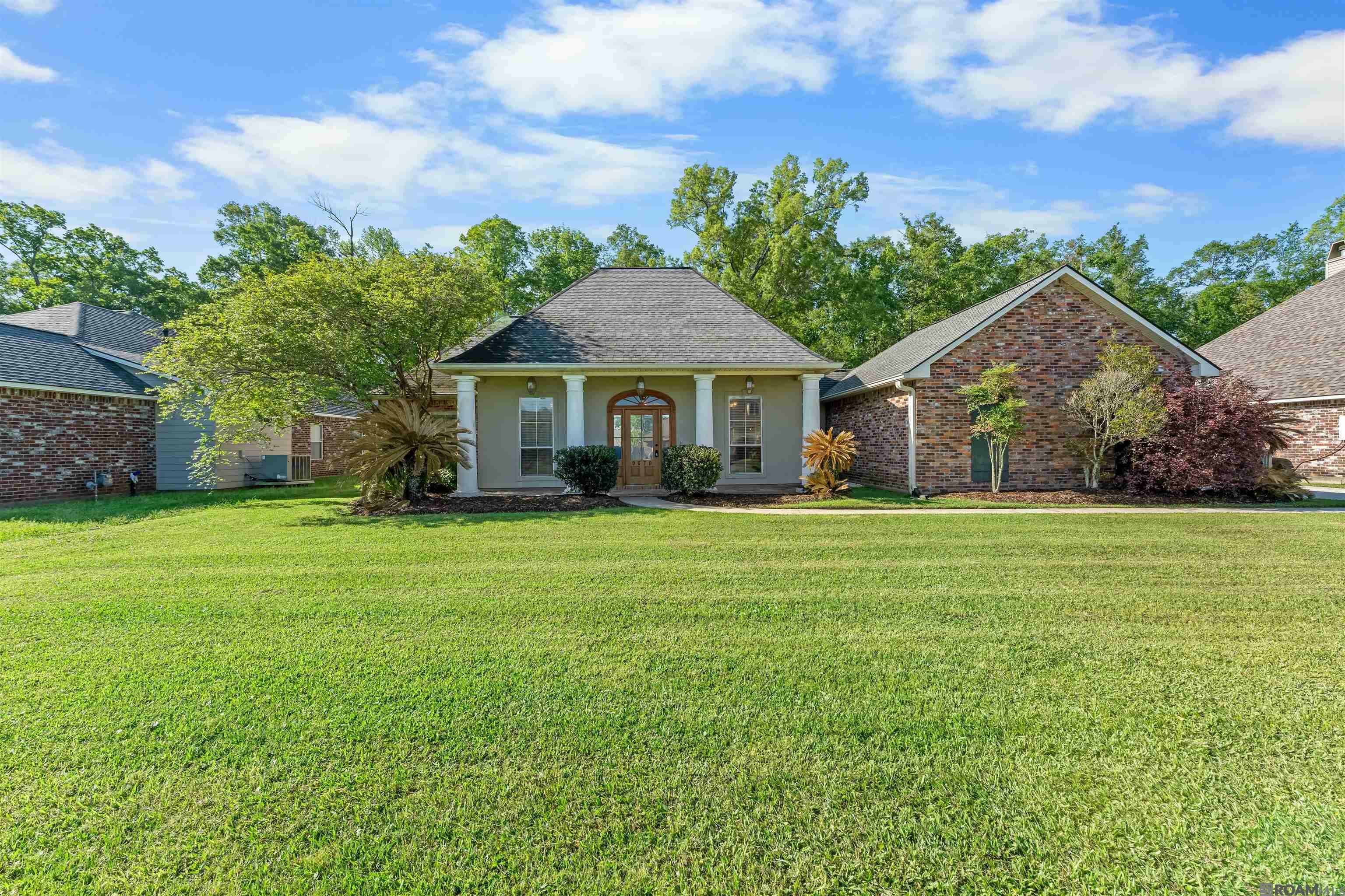Property Photo: 9670 Victory Ln LA 70726
