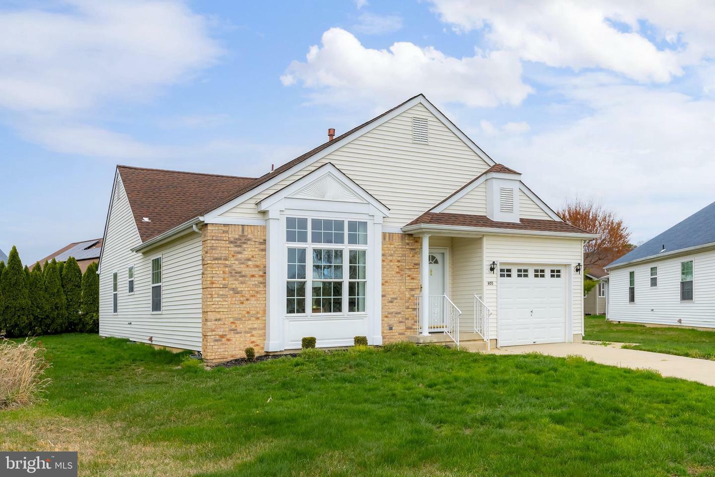 Property Photo: 605 St Vincent Court NJ 08094