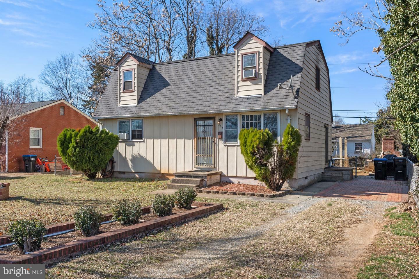 Property Photo: 203 Duke Street VA 22401