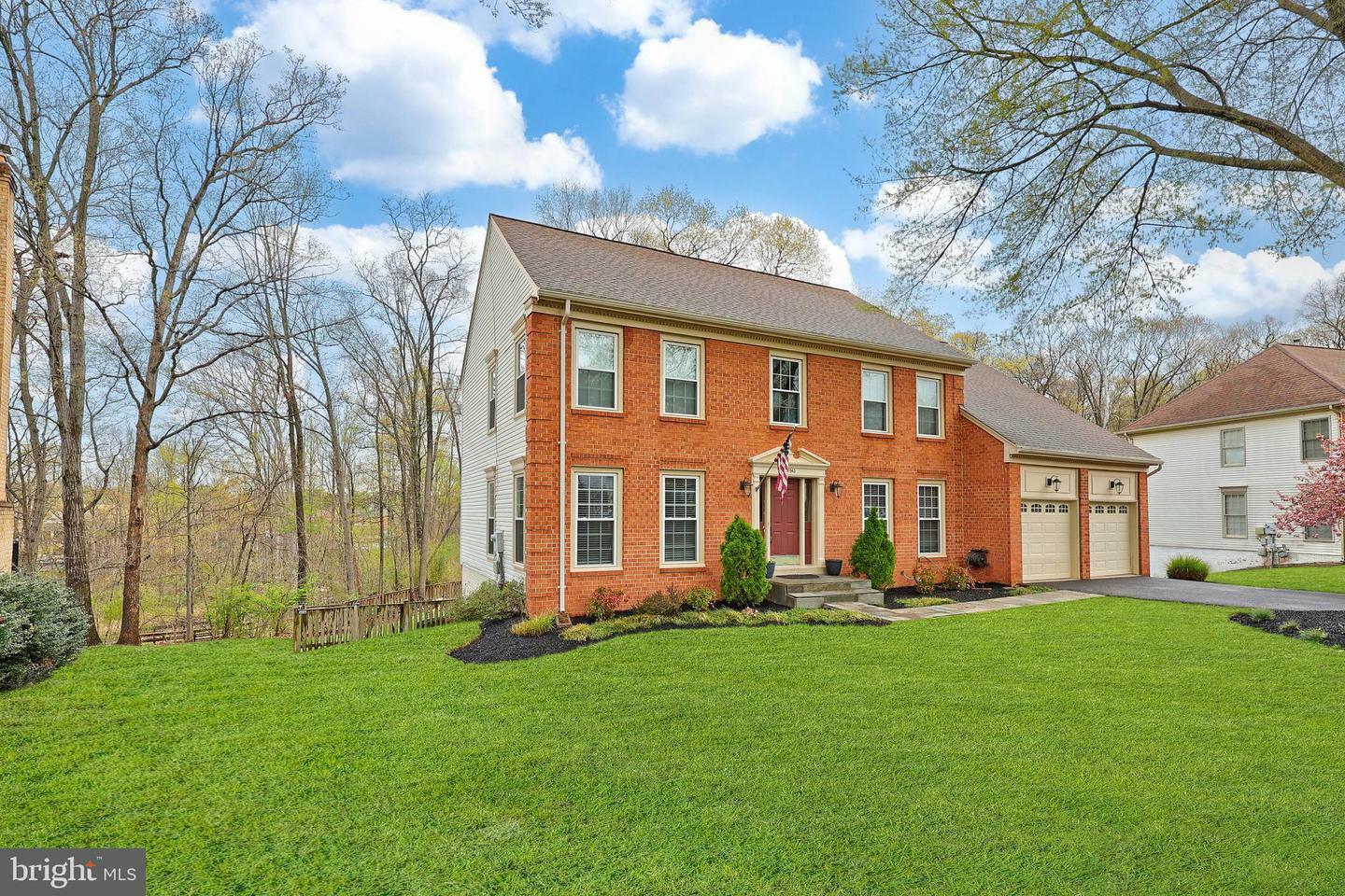 Property Photo: 13943 Valley Country Drive VA 20151