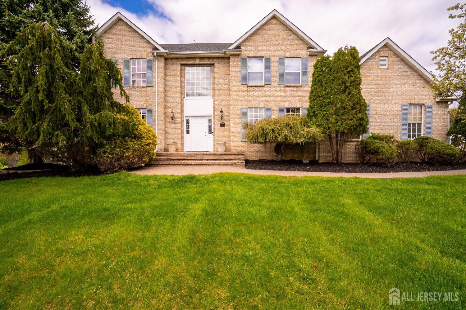 Property Photo:  24 Scott Drive  NJ 08831 