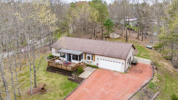 Property Photo: 870 Iroquois Court OH 43155