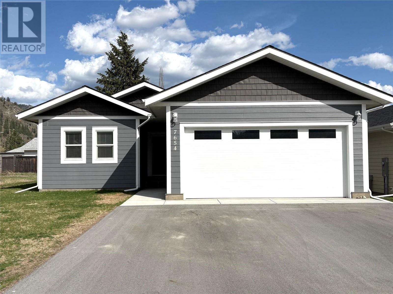 Photo de la propriété: 7654 18th Street BC V0H 1H2