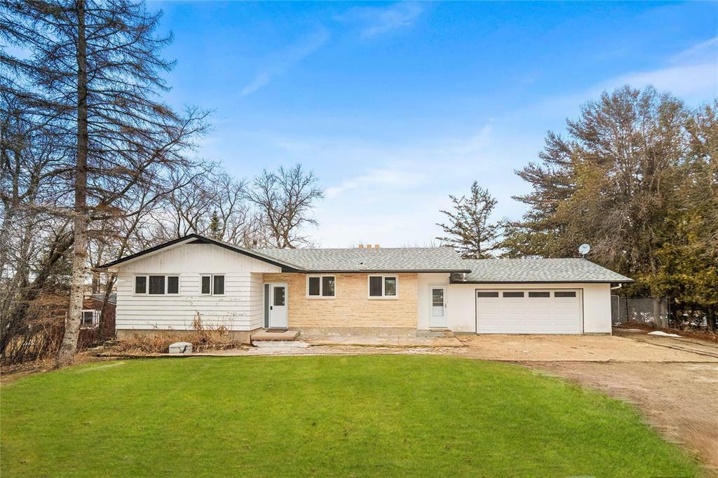 3798 Henderson Highway  East St Paul MB R2E 1B2 photo