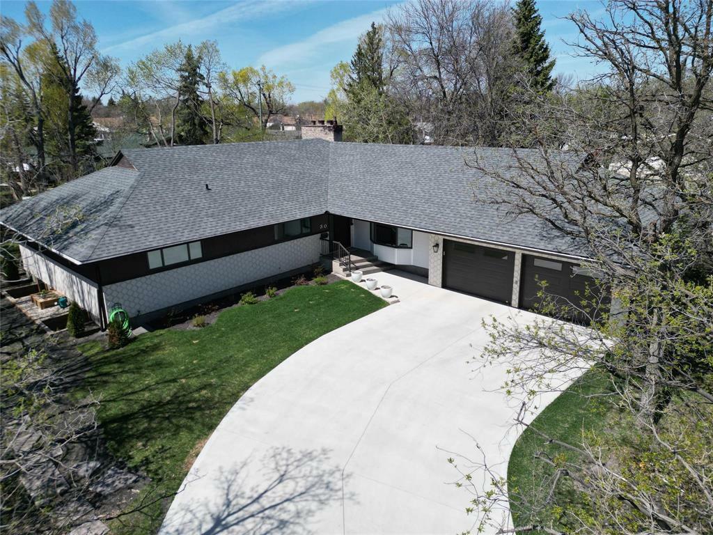 Property Photo: 30 Willow Ridge Road MB R3Y 1S3