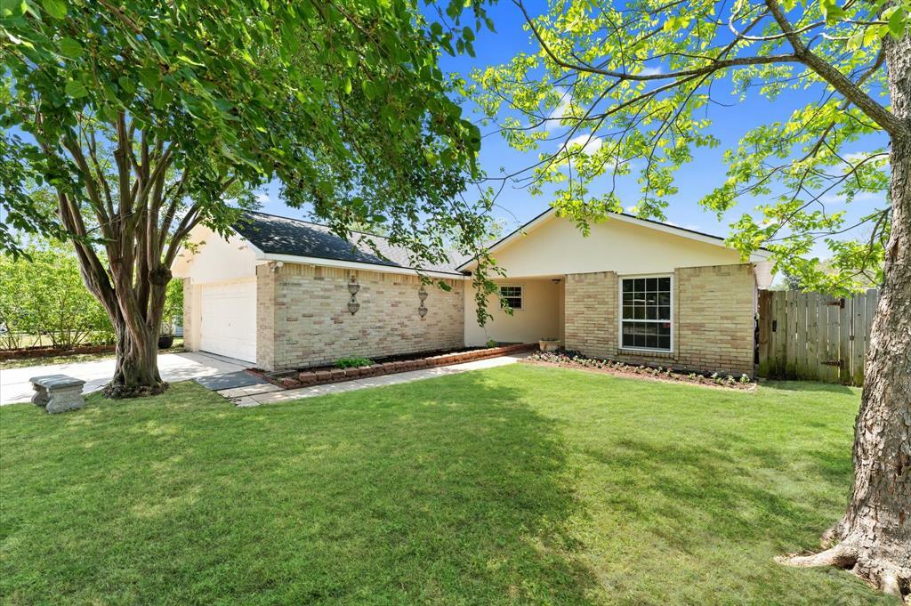 Property Photo: 8327 Snail Hollow Drive TX 77064