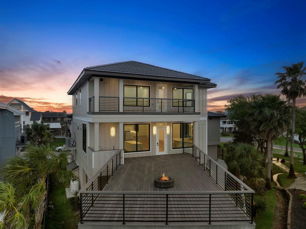 Property Photo: 1303 Oahu Drive TX 77554