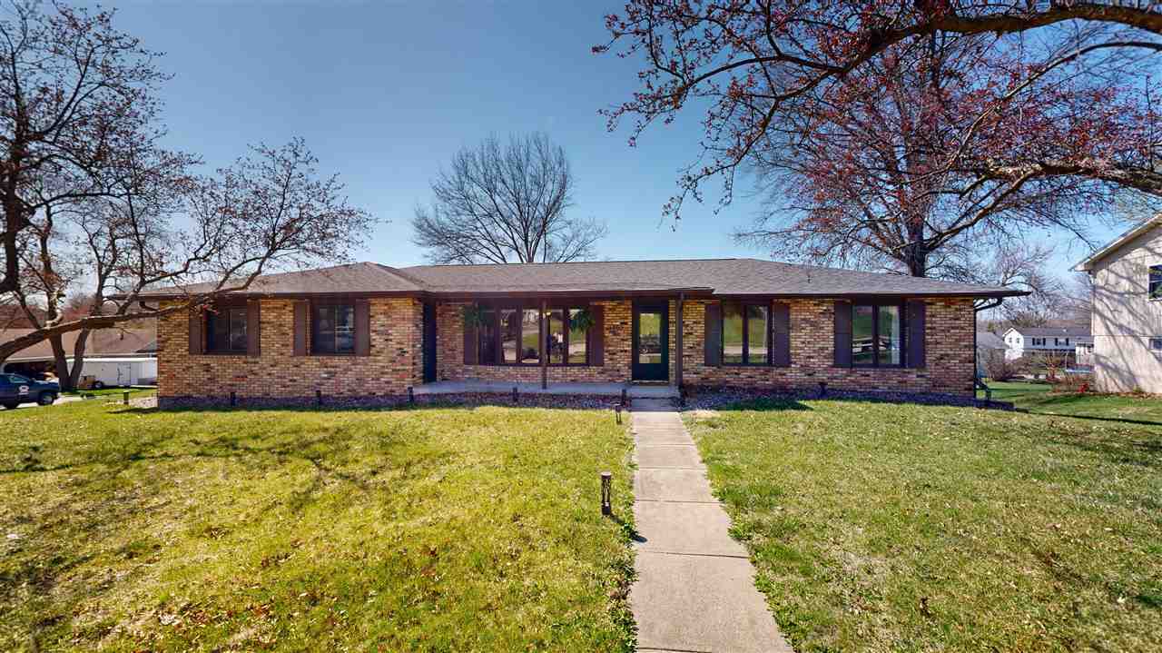 Property Photo: 1805 Kathlin Dr IA 52246