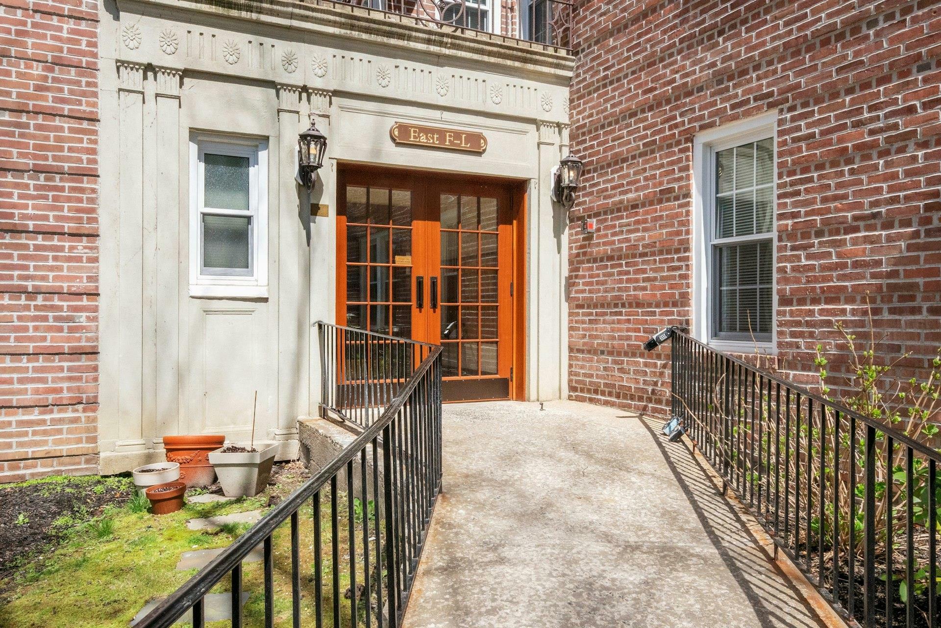 Property Photo: 300 S Broadway 1 L NY 10591
