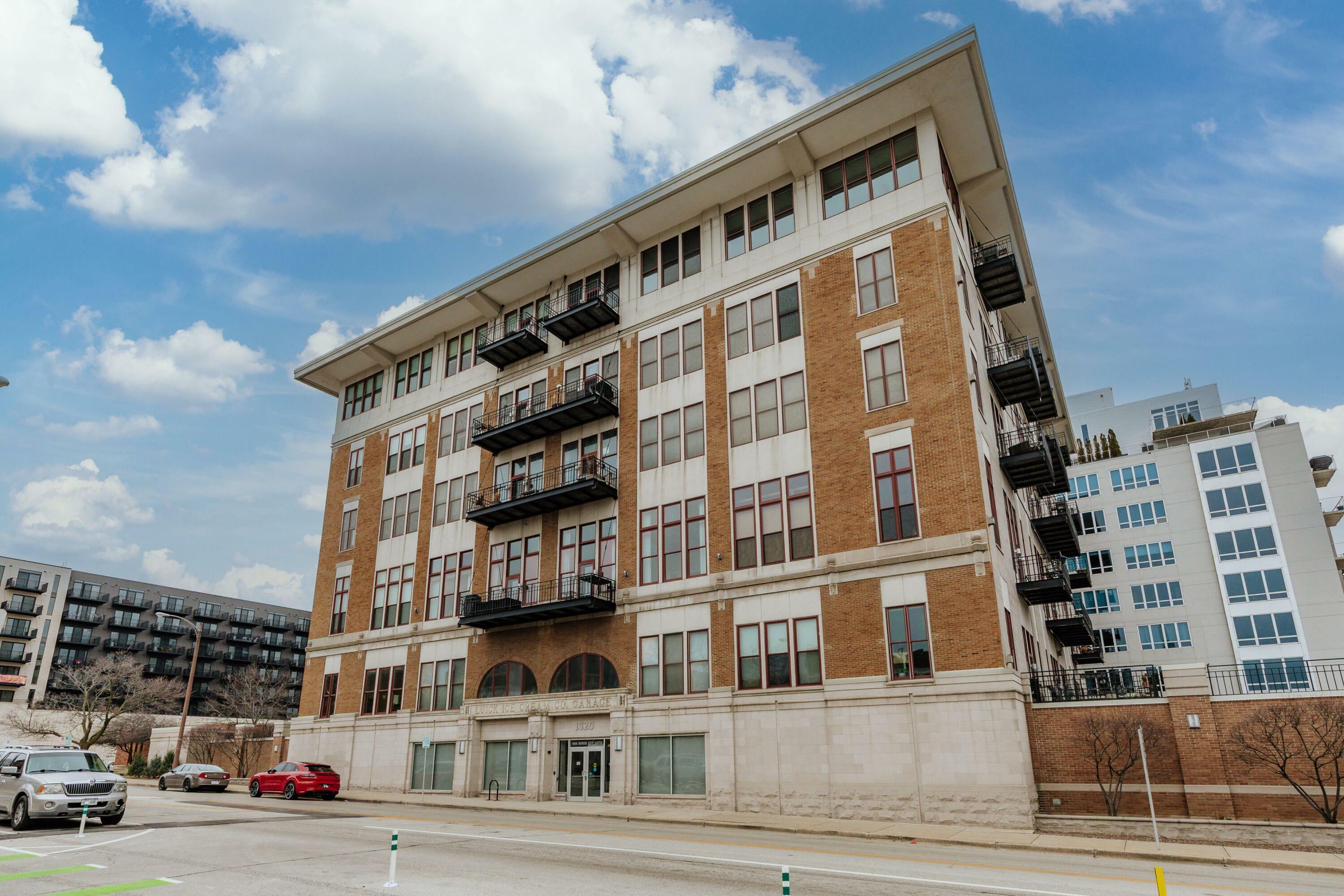 Property Photo: 1325 N Van Buren St 402 WI 53202