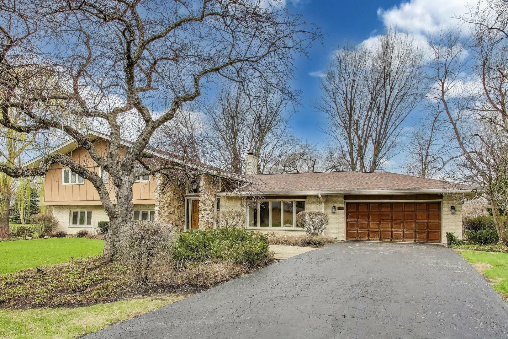 Property Photo:  2268 N Circle Drive  IL 60067 