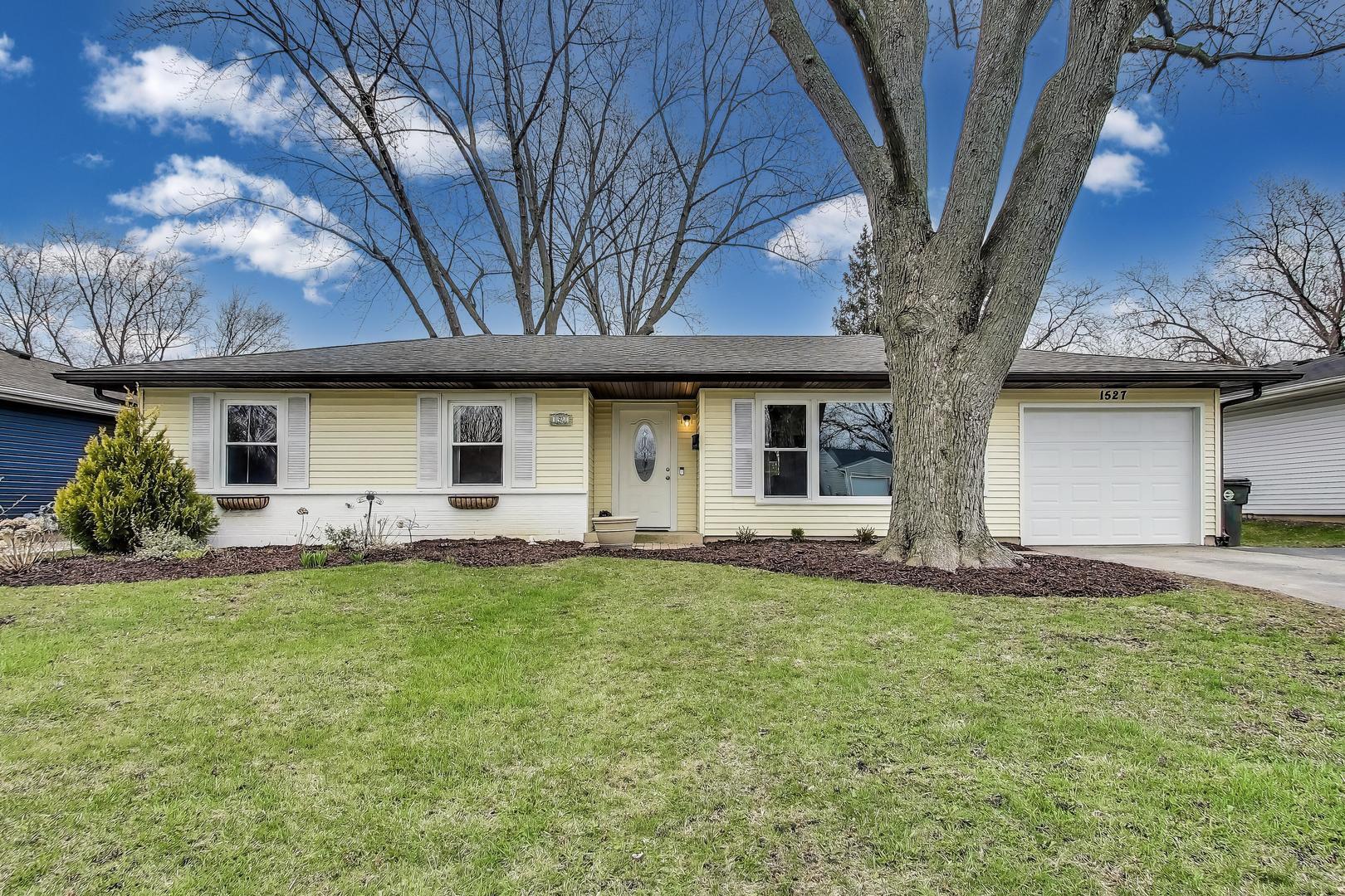 Property Photo: 1527 N Kennicott Avenue IL 60004