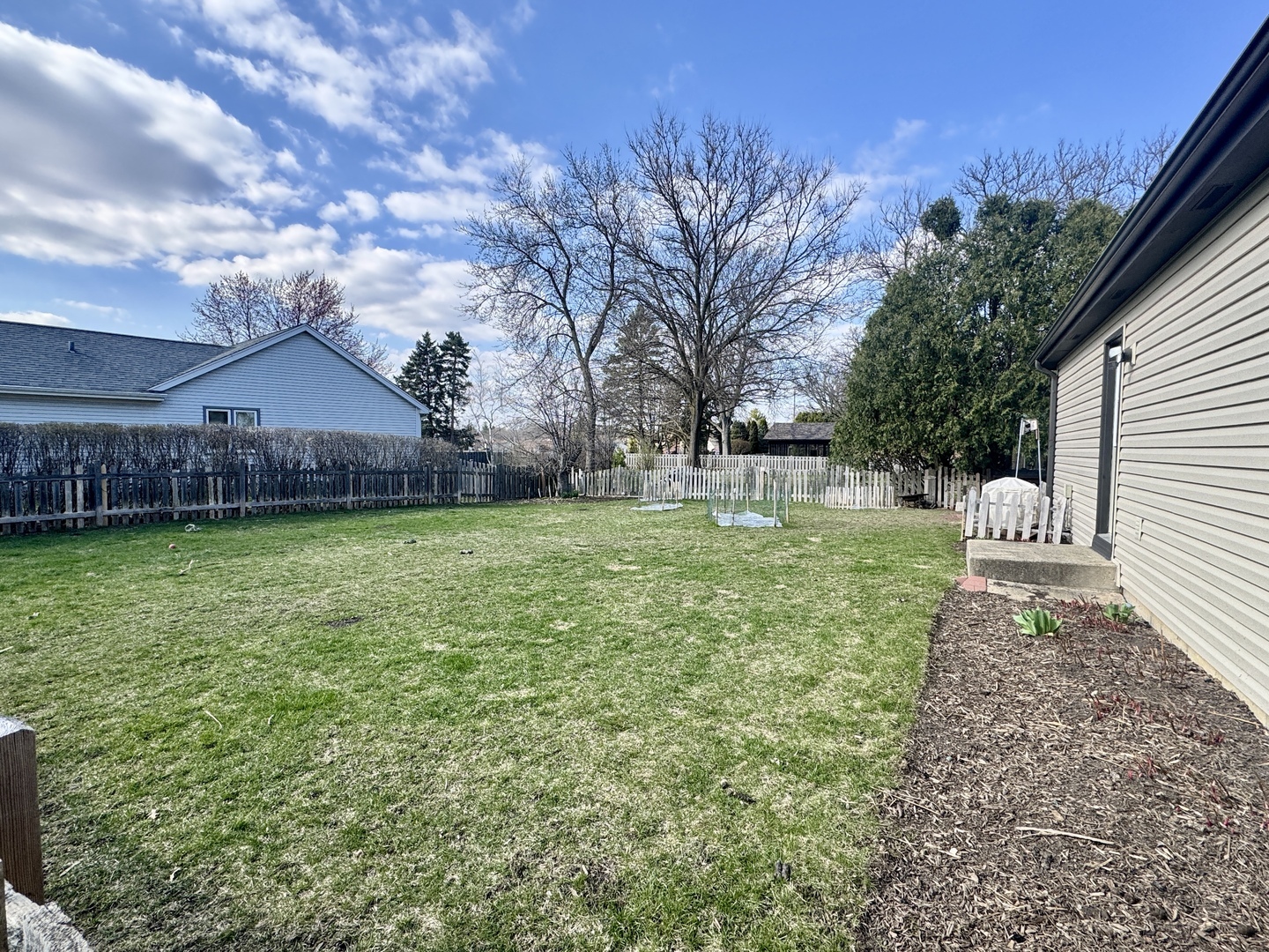 Property Photo: 1900 Buckingham Road IL 60060