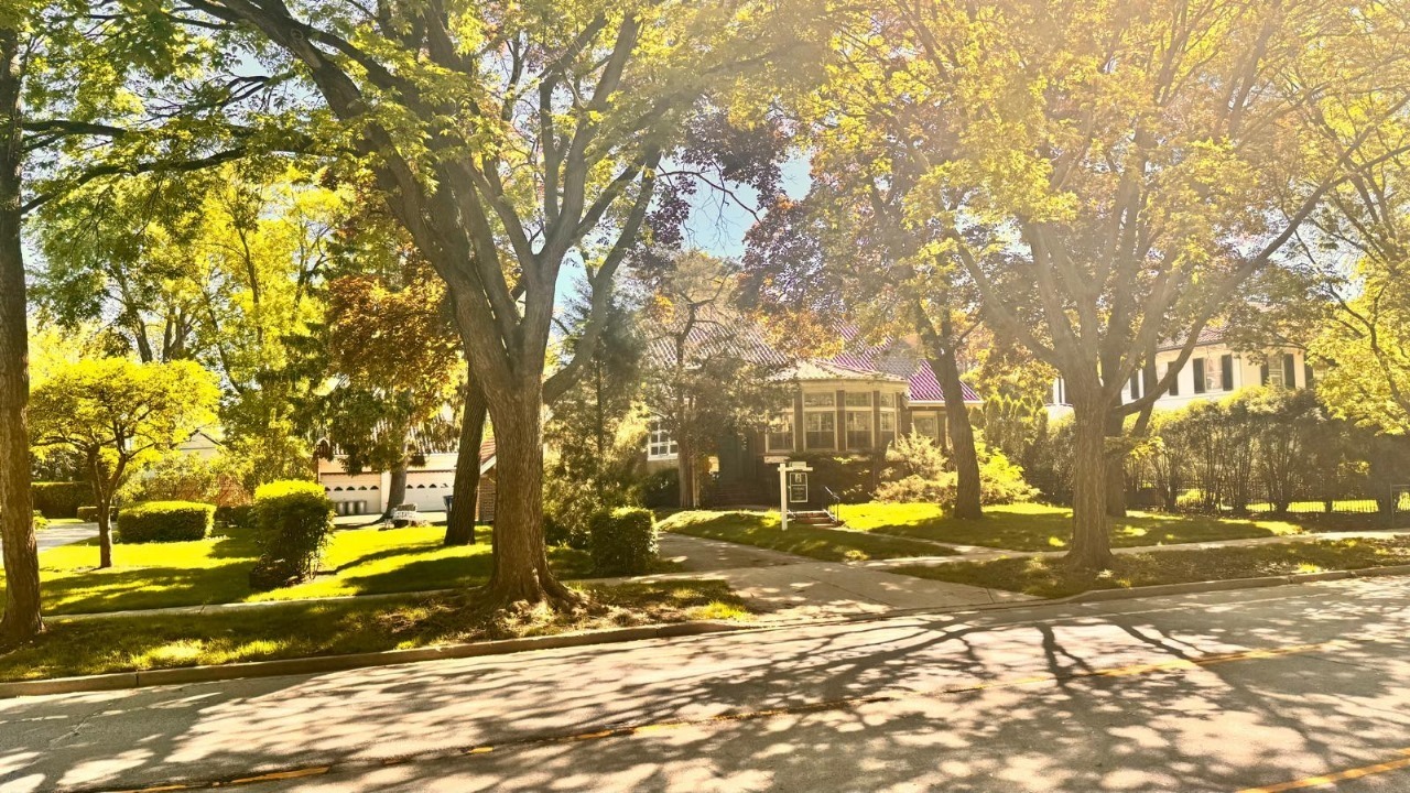 Property Photo: 1112 Sheridan Road IL 60091