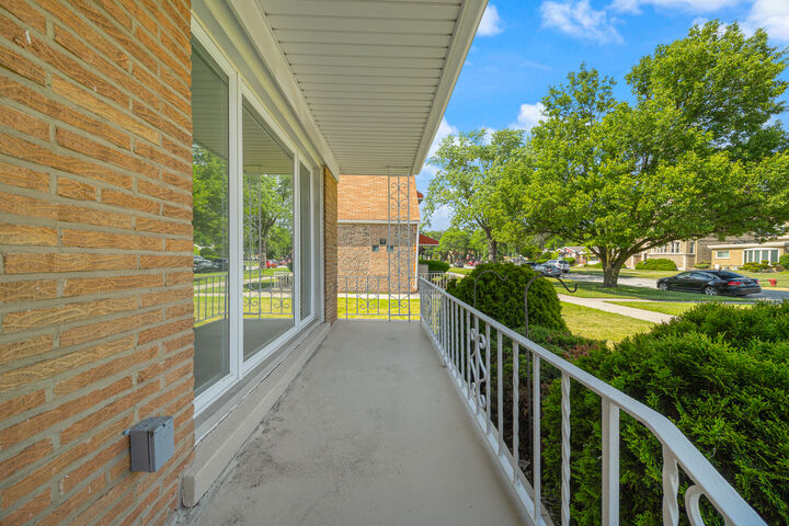 Property Photo: 8532 S Prairie Avenue IL 60619