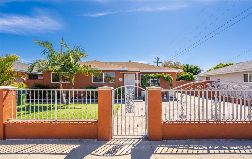 Property Photo:  712 W F Street  CA 90744 