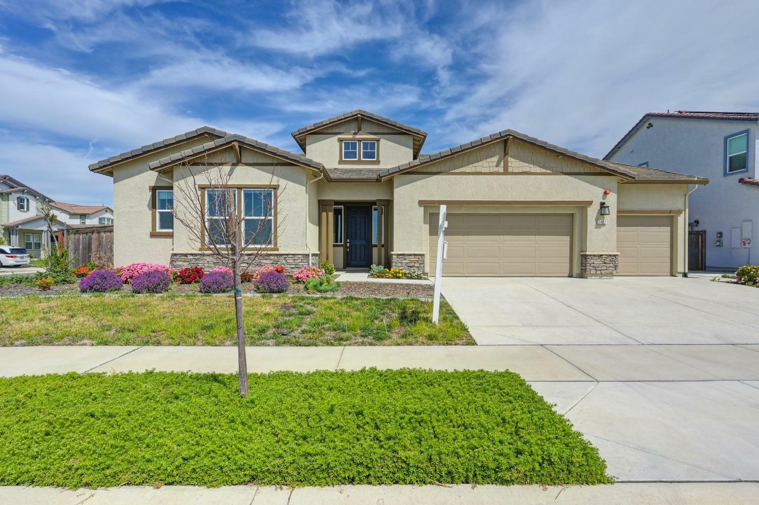 Property Photo: 7487 Fortaleza Ave CA 95757