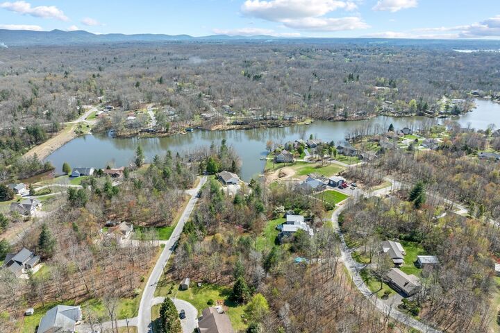 Property Photo:  724 Keato Dr  TN 38572 