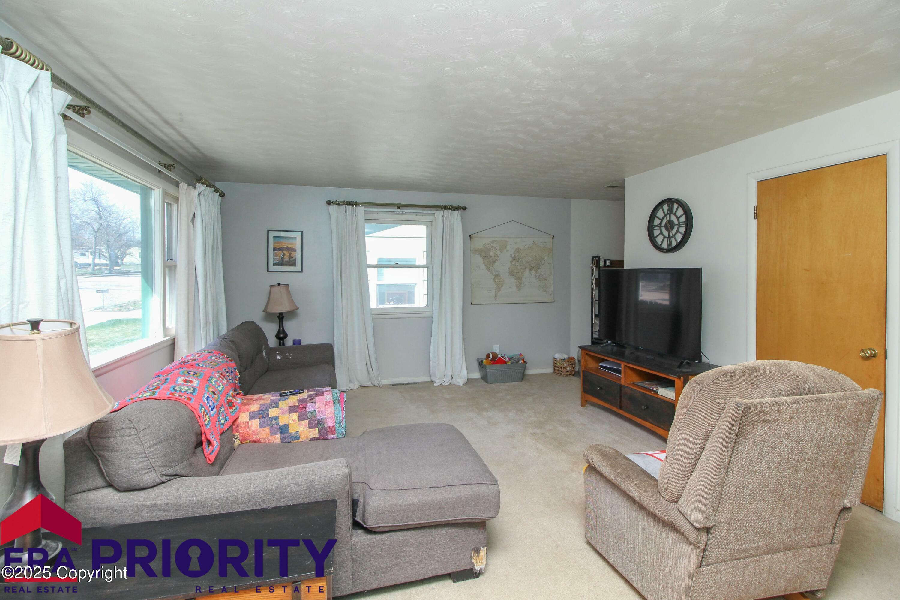 Property Photo: 704 W 9th St W WY 82716
