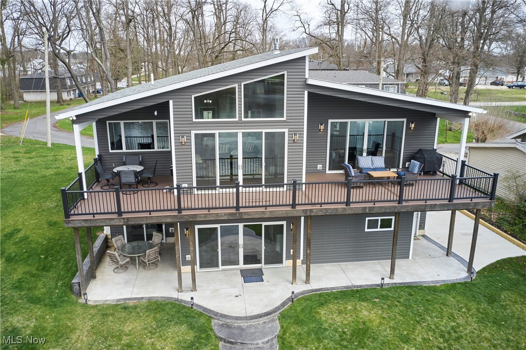 Property Photo:  810 Point Drive  OH 44319 