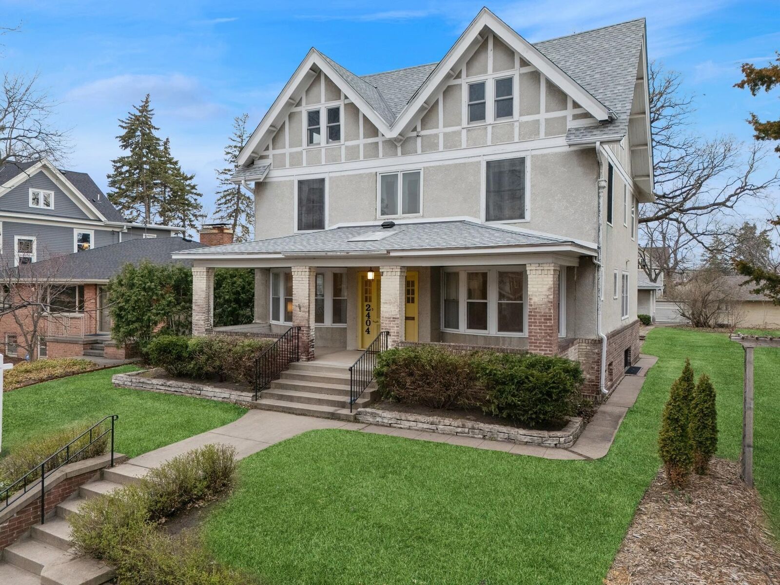 Property Photo: 2404 Lake Place MN 55405