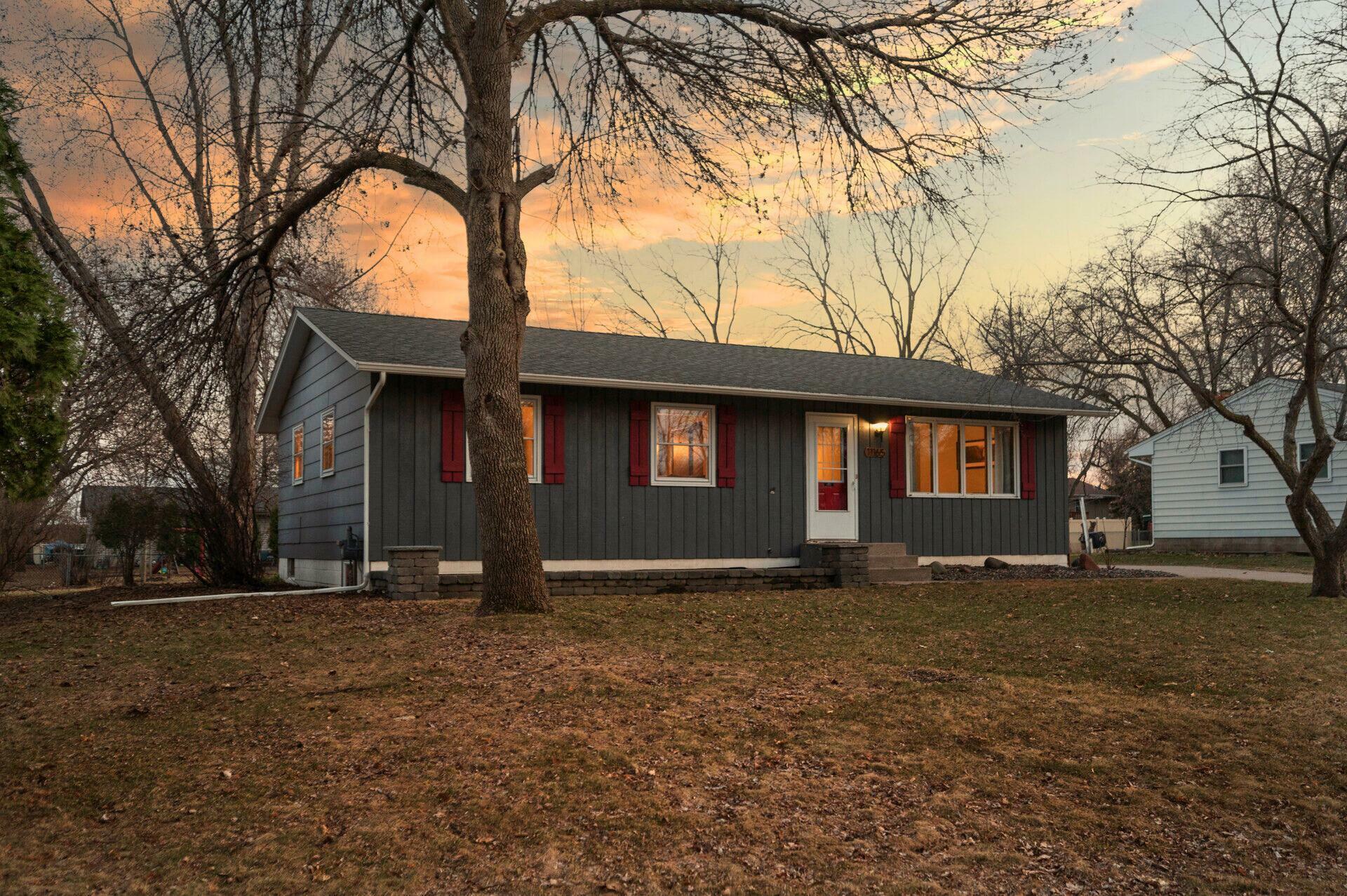 Property Photo: 11165 98th Avenue N MN 55369
