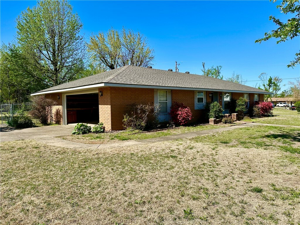 Property Photo: 2000 Magnolia Street AR 72758
