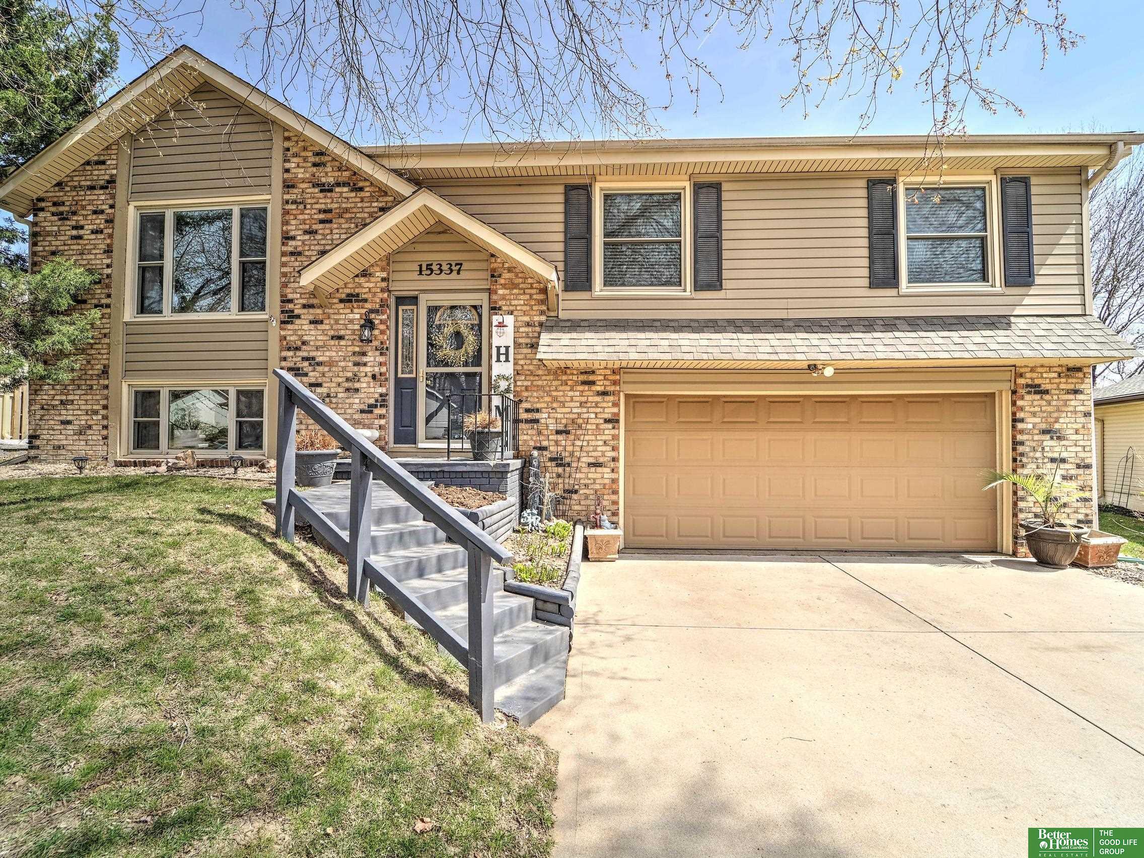 Property Photo: 15337 Davenport Circle NE 68154