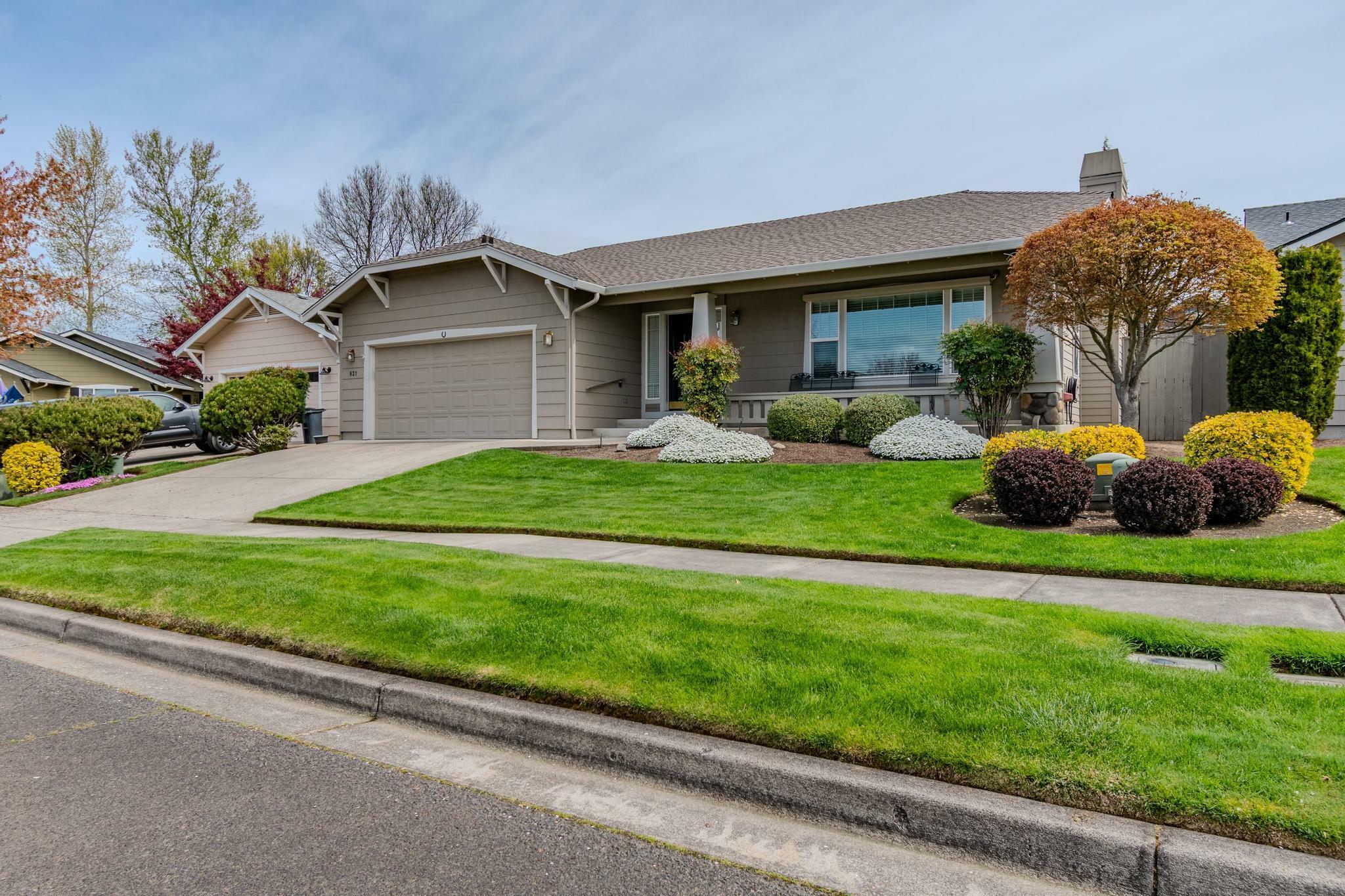 Property Photo: 821 Sherbrook Avenue OR 97504
