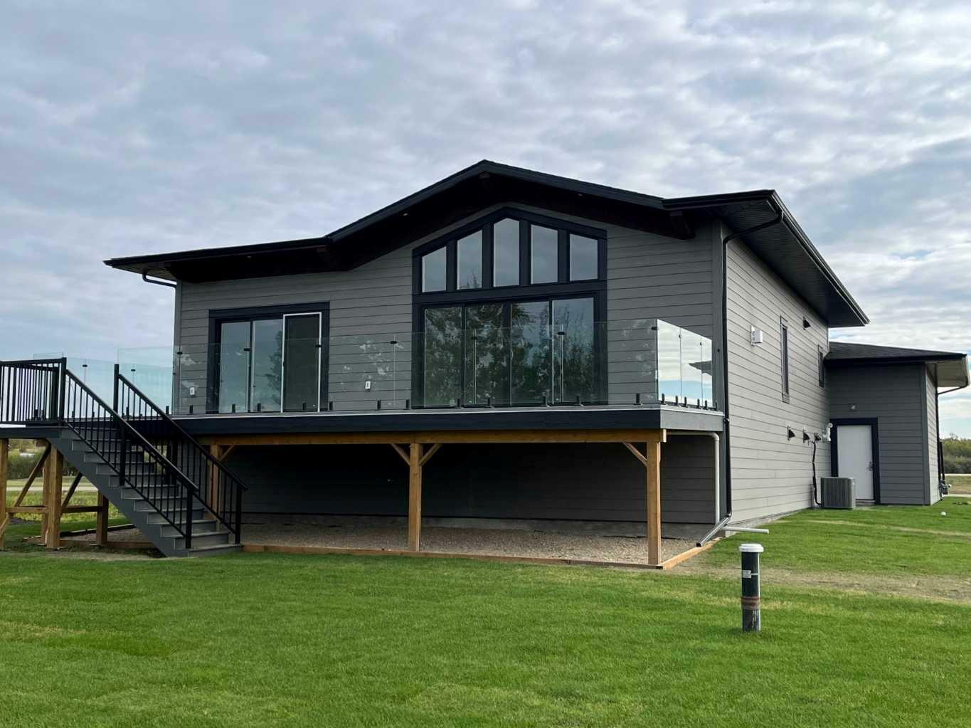 Property Photo: 10 Twin Rose Court AB T4S 1R8