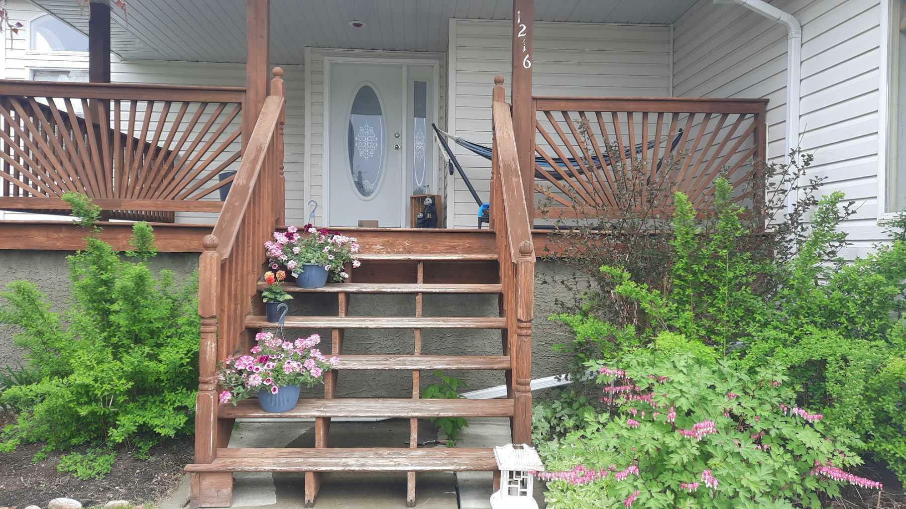 Property Photo: 1216 1 Avenue NW AB T0J 0Y1