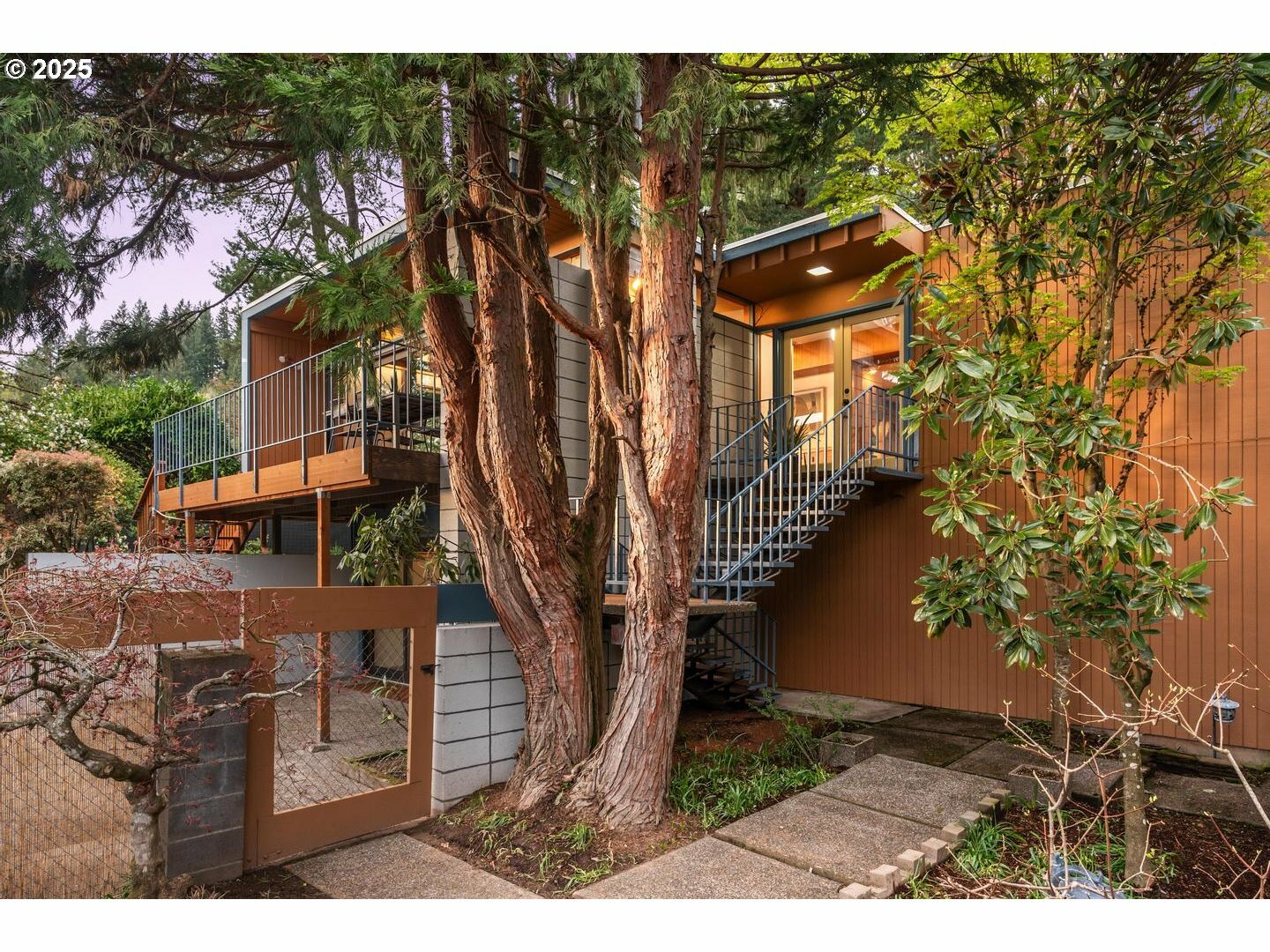 Property Photo: 900 SW 83rd Ave OR 97225