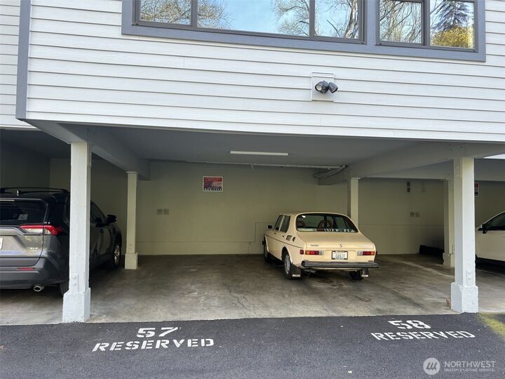 Property Photo: 2510 W Manor Place 311 WA 98199