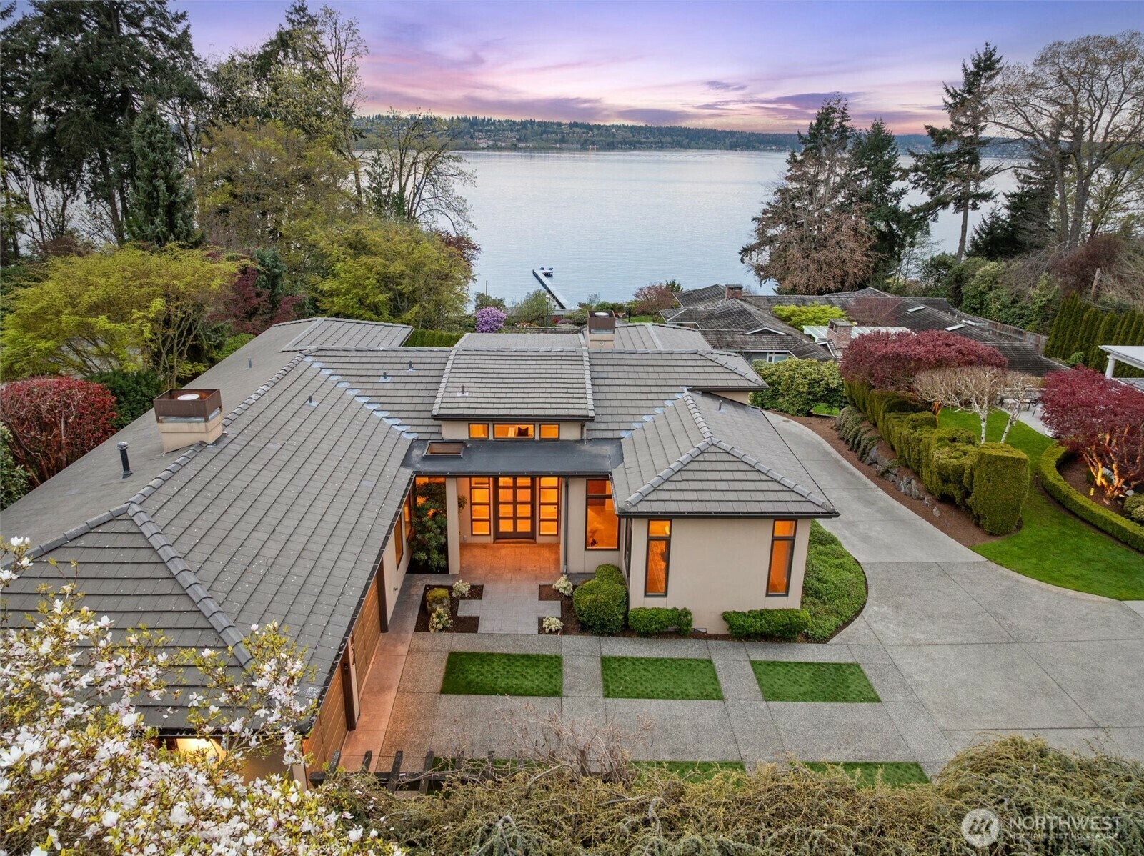 Property Photo: 1054 Waverly Way WA 98033