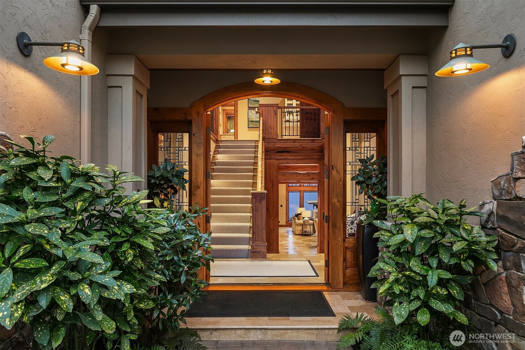 Property Photo: 137 Lake Avenue W WA 98033
