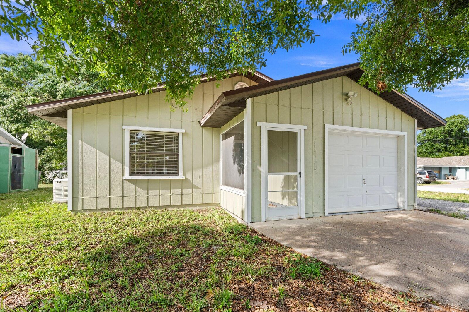 Property Photo: 2906 1st Street FL 32968