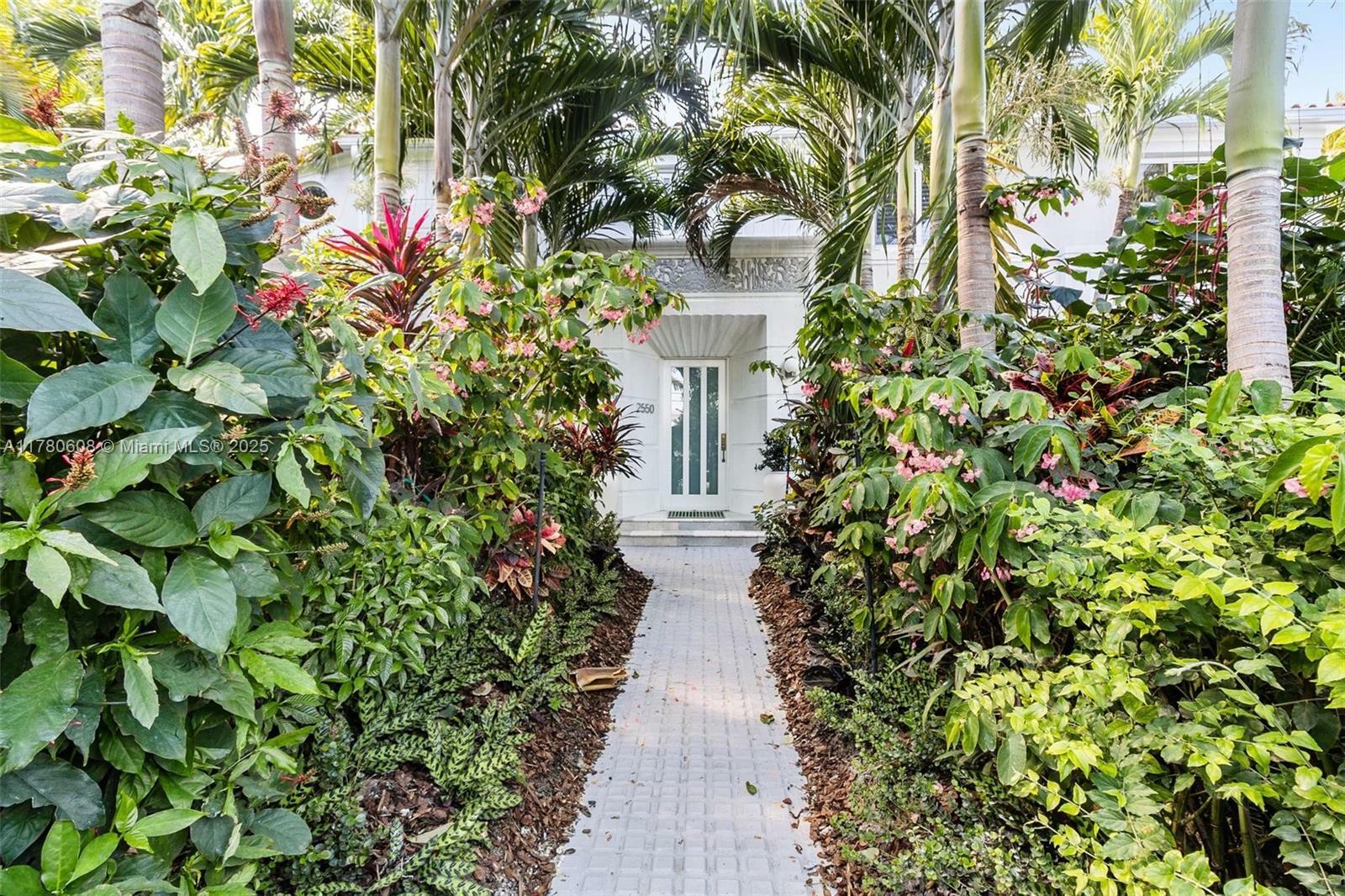 Property Photo: 2550 Flamingo Dr FL 33140