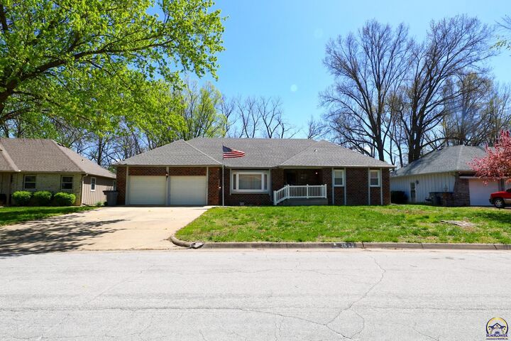 Property Photo: 2552 Willow Ln KS 66801