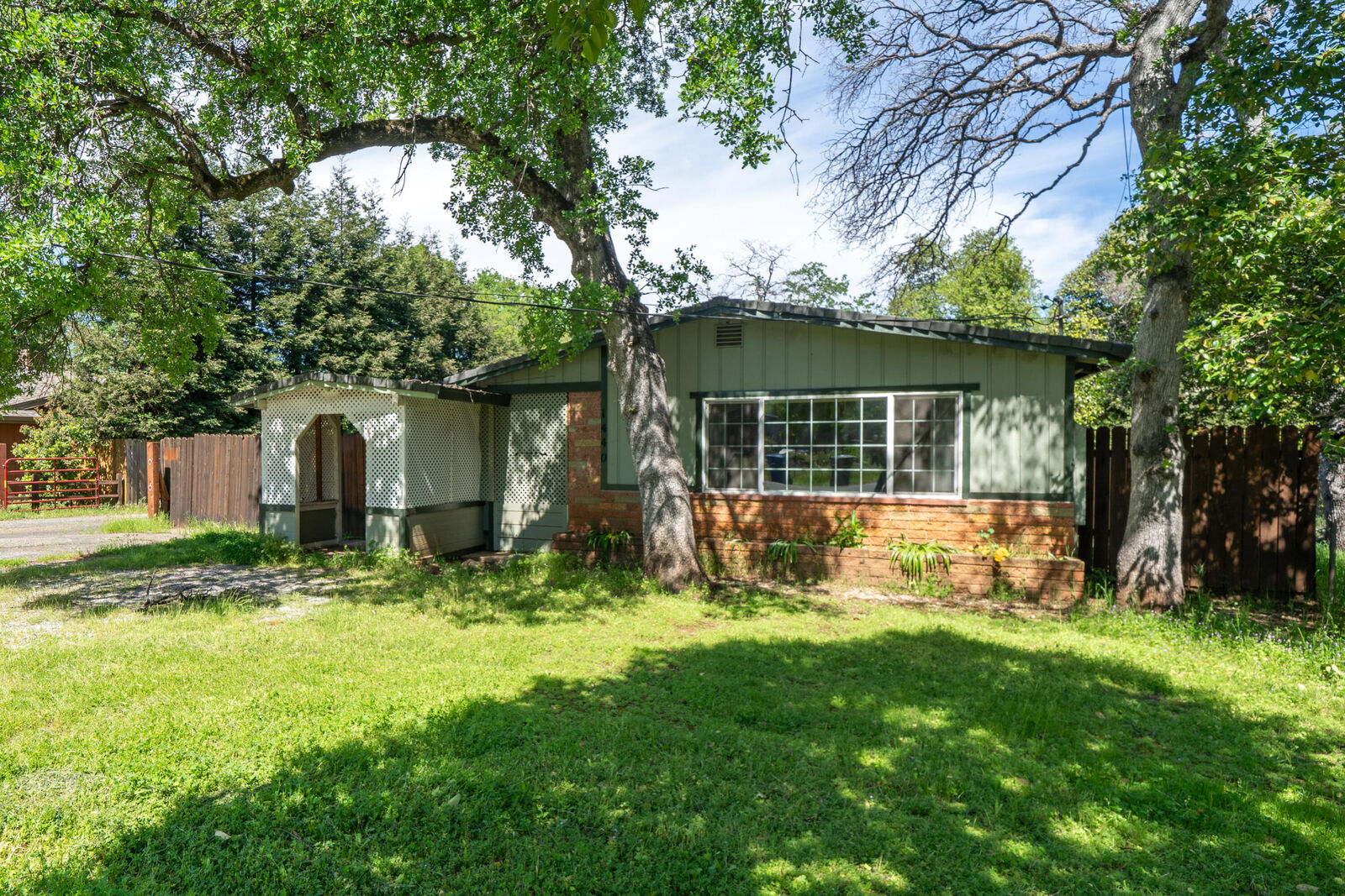 Property Photo: 1440, 1444 Oakdale Lane CA 96002
