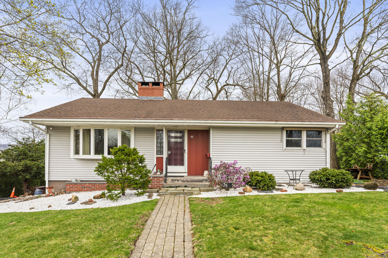 Property Photo:  25 Sunnyslope Drive  CT 06457 