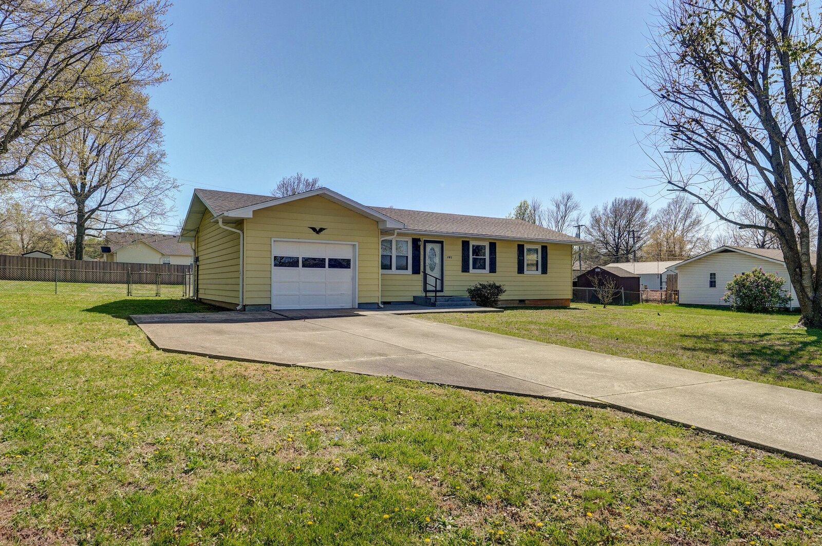 Property Photo:  102 E Chrysler Avenue  MO 65631