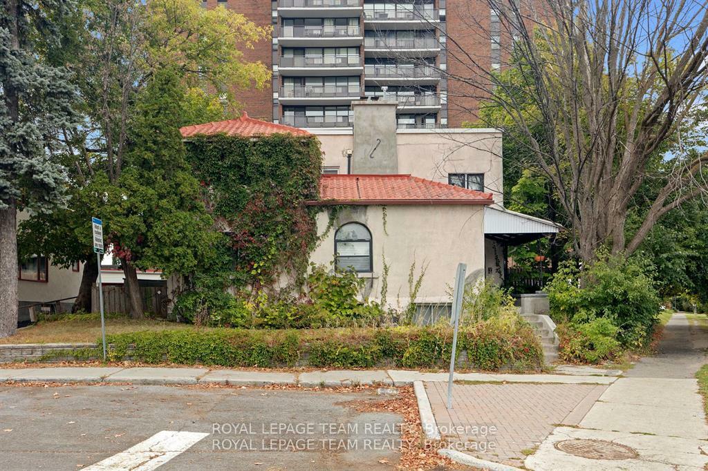 Property Photo: 334 Queen Elizabeth Drive ON K1S 3M8