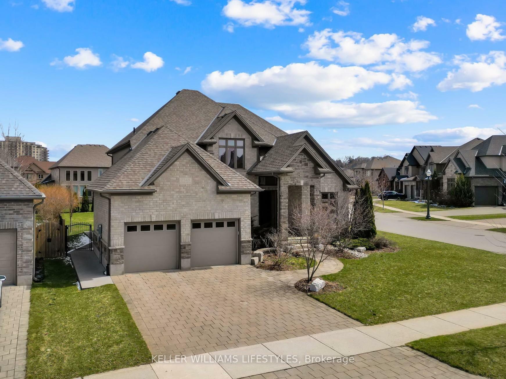 Photo de la propriété: 2348 Meadowlands Way ON N6G 5L8