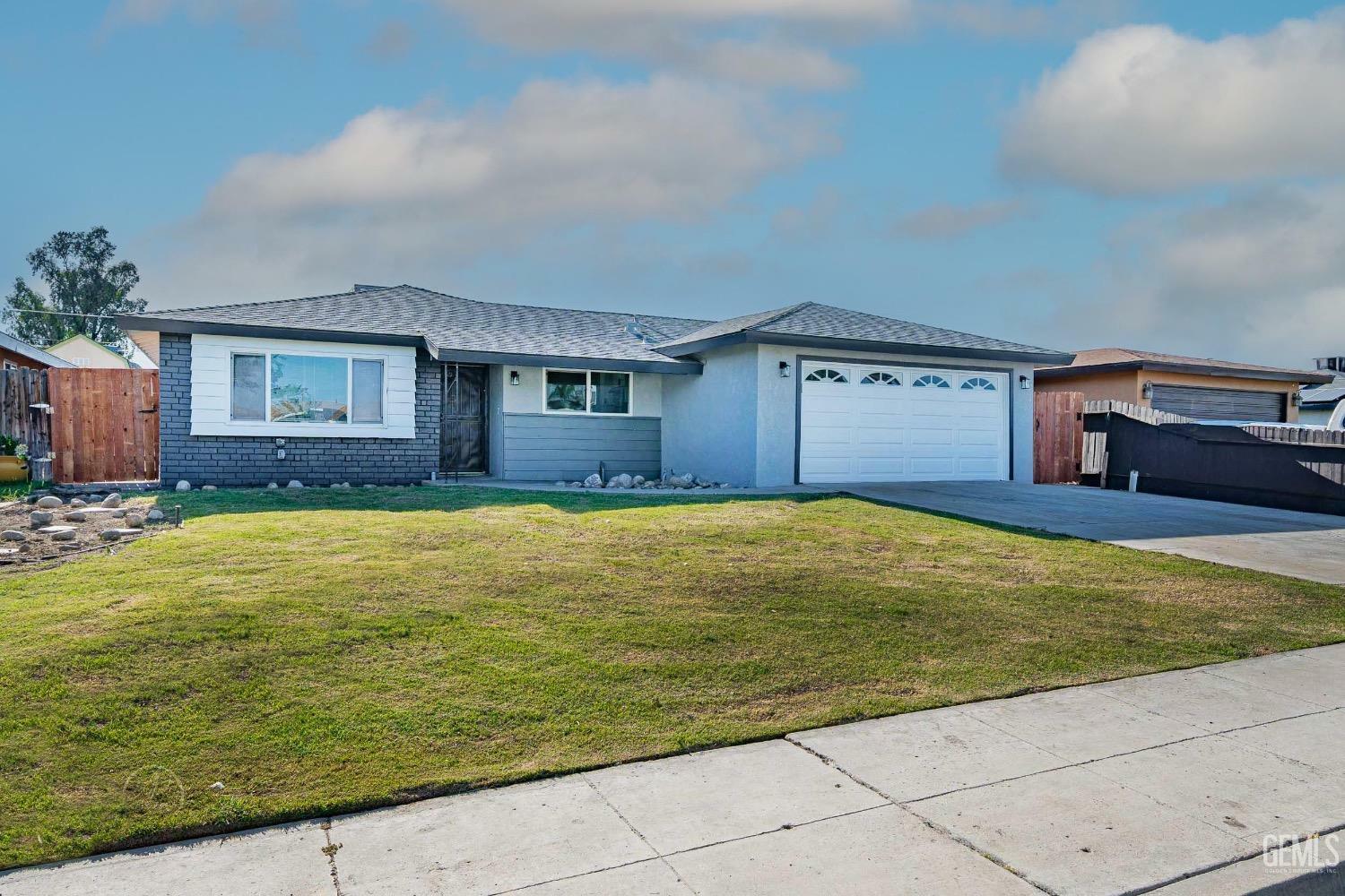 Property Photo: 5909 Ream Way CA 93307