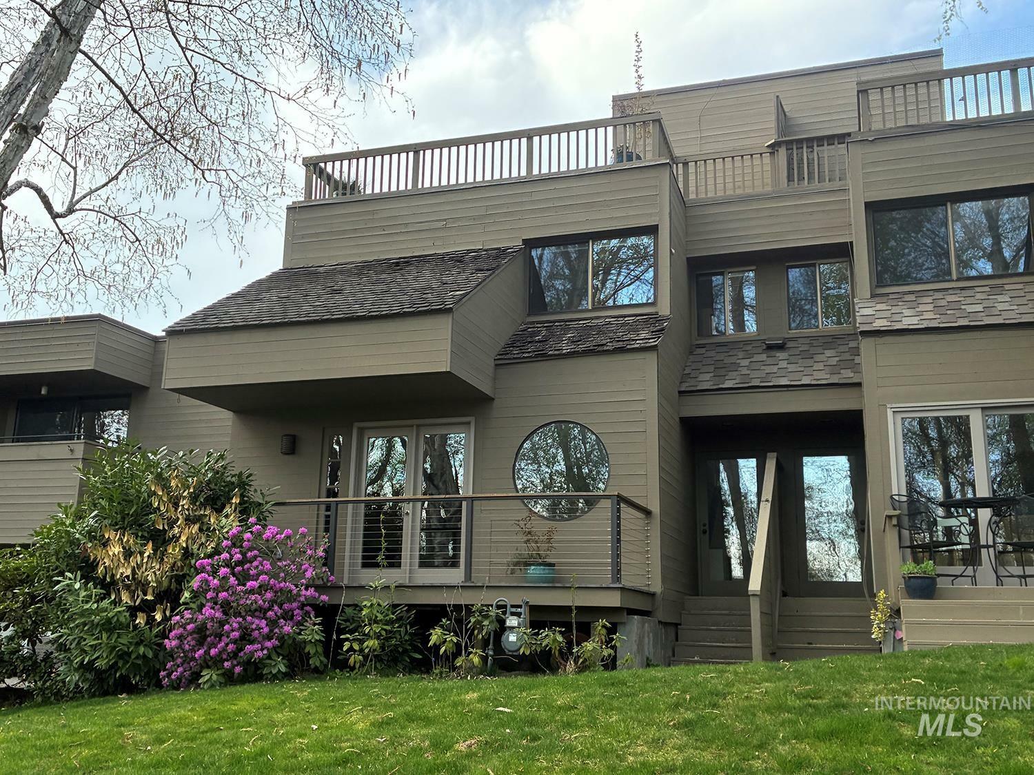 Property Photo: 1201 E Kimberley Ln ID 83712