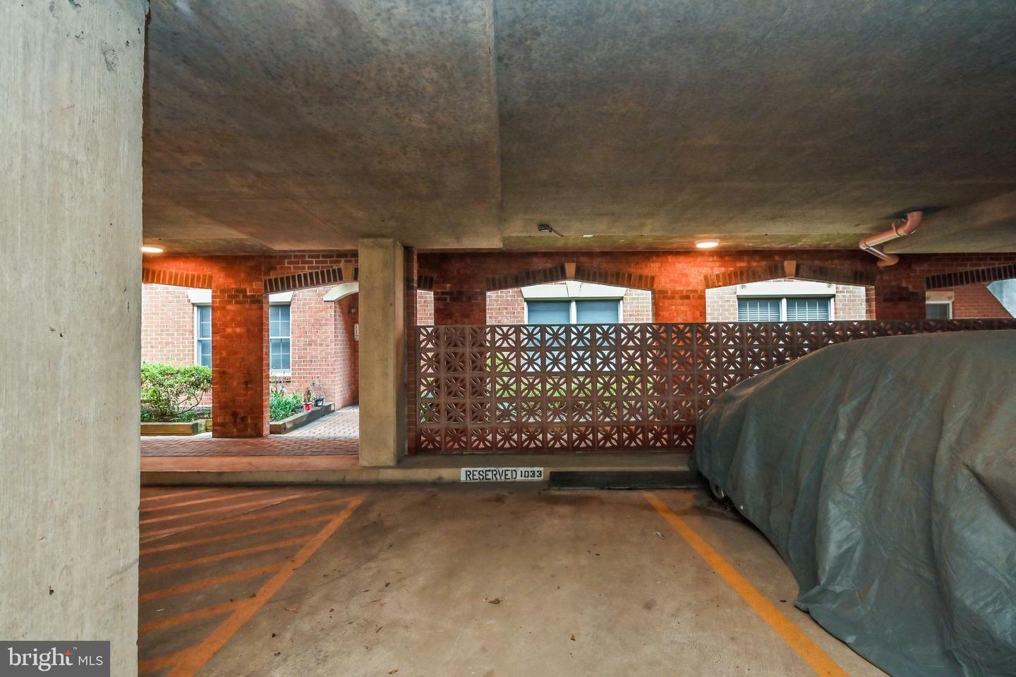 Property Photo: 6924 Fairfax Drive 100 VA 22213