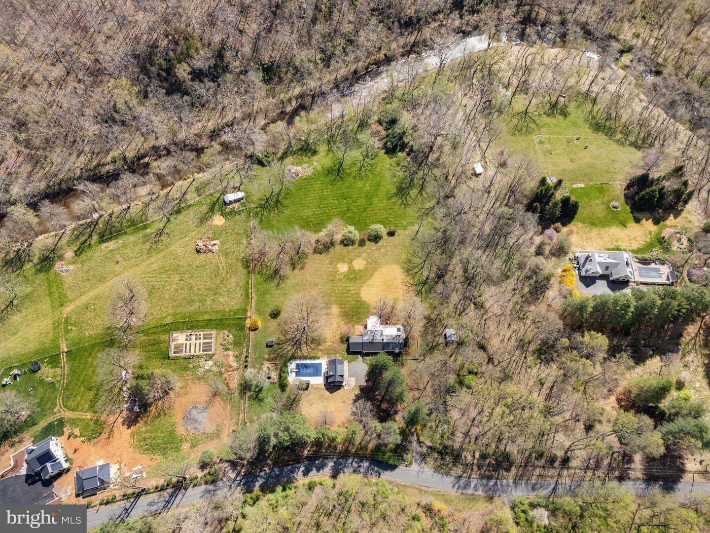 Property Photo: 38271 Lime Kiln Road VA 20117