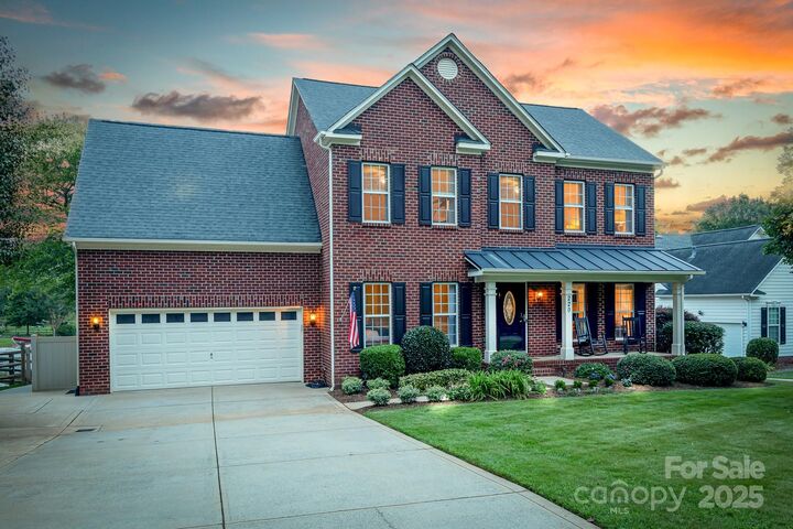 Property Photo:  220 Chandeleur Drive  NC 28117 