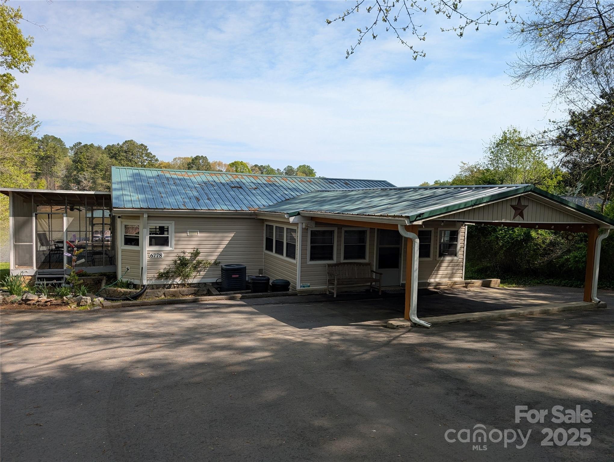Property Photo: 6778 Emerald Isle Drive NC 28673