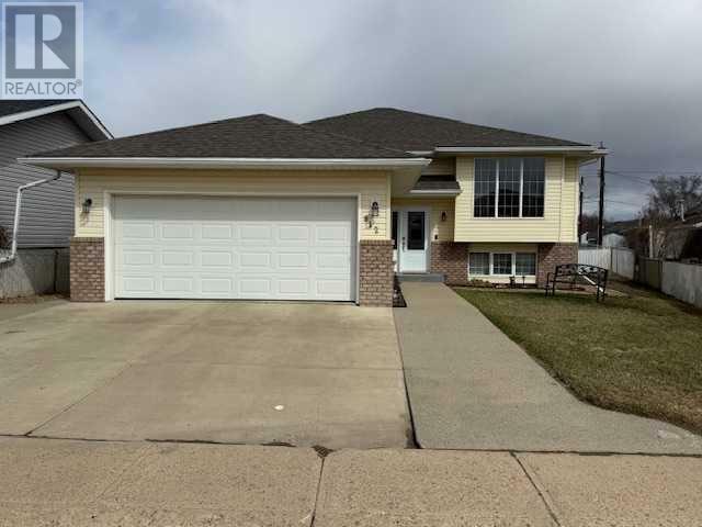 Property Photo: 812 Bankview Drive AB T0J 0Y5